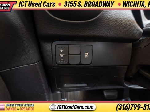 Used 2018 Kia Soul + FWD image 13