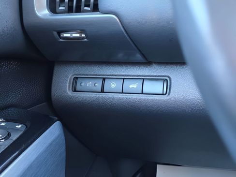 Used 2025 Nissan Pathfinder SL image 24