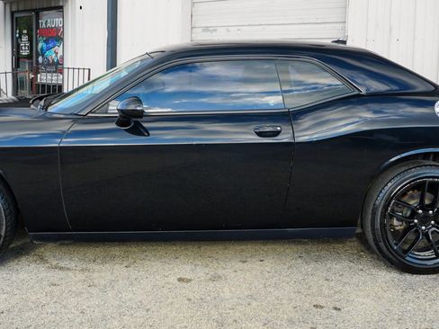 Used 2017 Dodge Challenger SXT Plus image 3