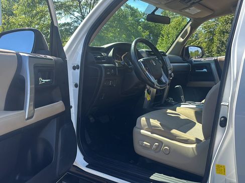 Used 2016 Toyota 4Runner SR5 AWD/4WD image 2