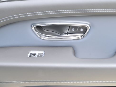 Used 2021 Bentley Bentayga V8 image 58