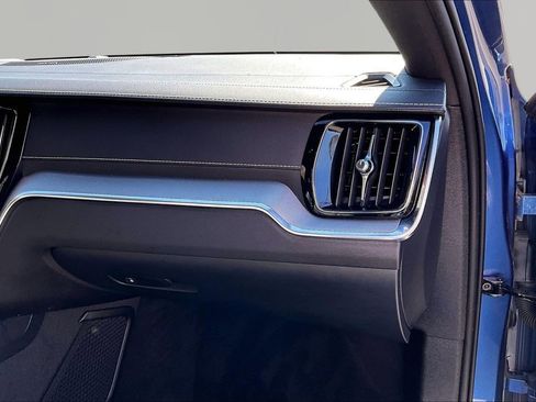 Used 2020 Volvo S60 T6 R-Design image 18