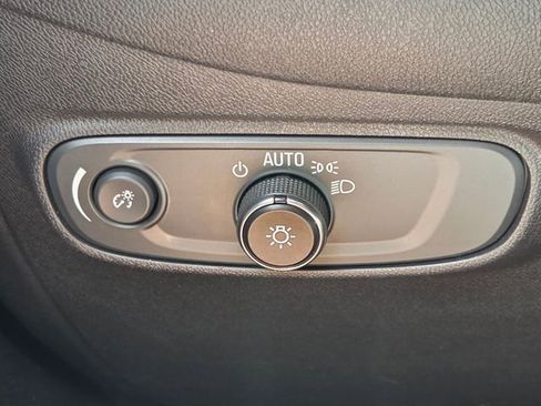 Used 2022 Chevrolet Equinox LS w/ LS Convenience Package image 21