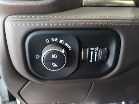 Used 2025 RAM 2500 Limited AWD/4WD image 28