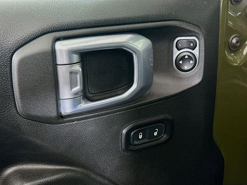 Used 2022 Jeep Gladiator Rubicon w/ Cold Weather Group image 15