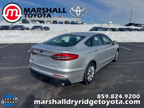 Used 2019 Ford Fusion SE image 3