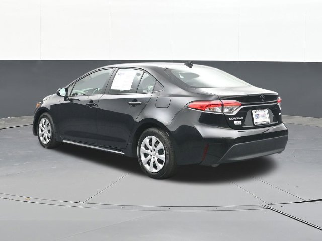 Used 2025 Toyota Corolla LE FWD image 9