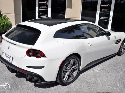 Used 2017 Ferrari GTC4Lusso AWD/4WD image 19