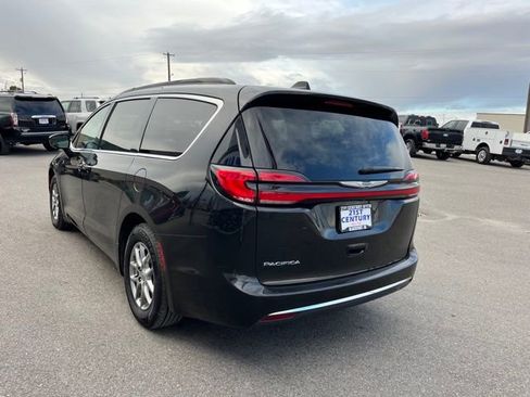 Used 2022 Chrysler Pacifica Touring FWD image 9
