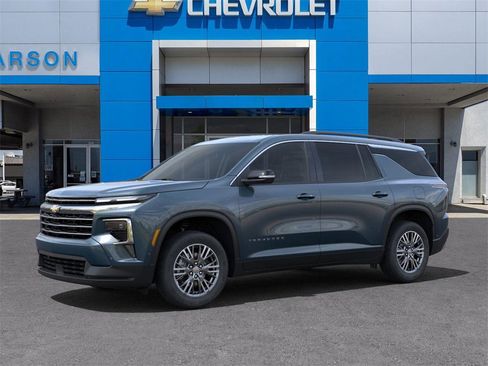 New 2025 Chevrolet Traverse LT w/ Enhanced Driving Package image 2