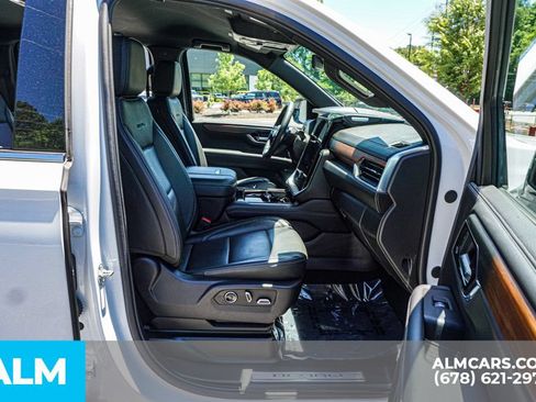 Used 2025 GMC Yukon XL Denali AWD/4WD image 24