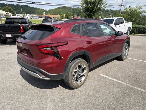 Used 2024 Chevrolet Trax LT w/ Driver Confidence Package FWD image 5