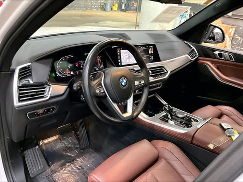 Used 2023 BMW X5 xDrive40i w/ Parking Assistance Package AWD/4WD image 17