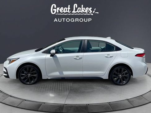 Used 2024 Toyota Corolla SE FWD image 2
