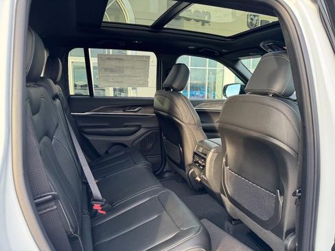 New 2025 Jeep Grand Cherokee Limited image 7