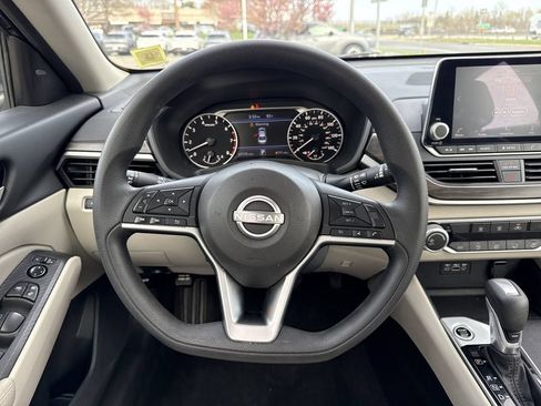 Certified 2025 Nissan Altima 2.5 SV FWD image 13