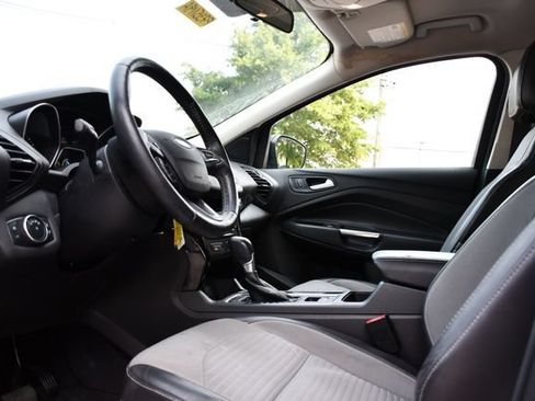 Used 2017 Ford Escape SE w/ SE Sport Appearance Package FWD image 12