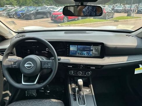 New 2025 Nissan Kicks SV w/ SV Premium Package image 6
