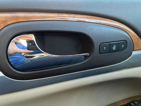 Used 2009 Buick Enclave CXL w/ Entertainment Package #4 image 36