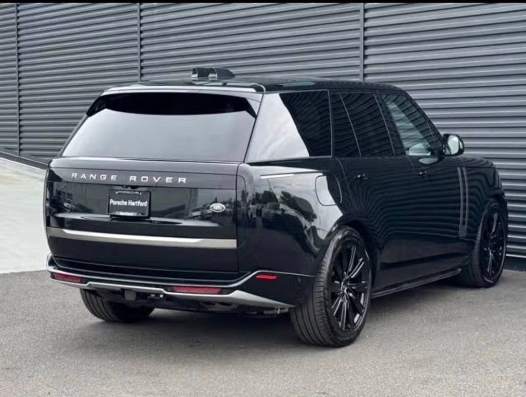 Used 2023 Land Rover Range Rover SE AWD/4WD image 4