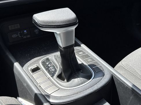 Used 2024 Hyundai Kona SE FWD image 23