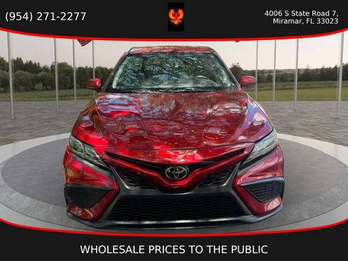 Used 2021 Toyota Camry SE FWD image 2