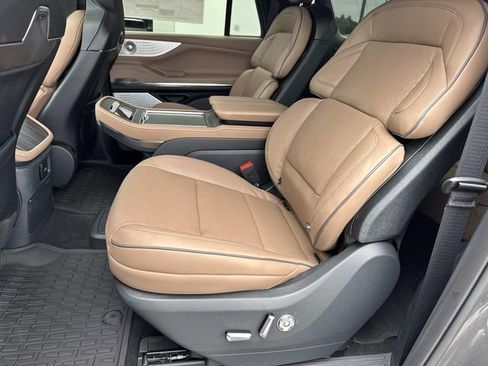 New 2026 Lincoln Navigator L Black Label AWD/4WD image 17