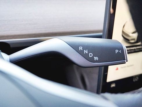 Used 2022 Tesla Model Y Long Range image 35