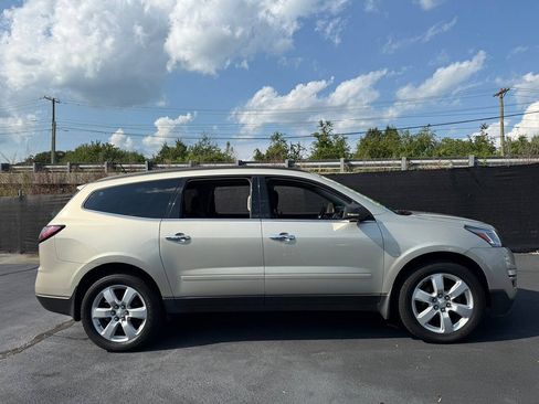 Used 2016 Chevrolet Traverse LT w/ Style and Technology Package AWD/4WD image 3