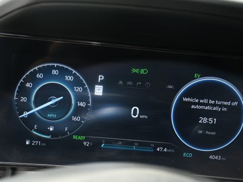 Used 2025 Hyundai Elantra Limited FWD image 15
