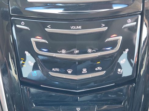 Used 2019 Cadillac Escalade Premium Luxury w/ Escalade Sport Edition RWD image 19