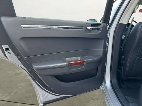 Used 2010 Chrysler 300 C w/ Luxury Group II RWD image 13