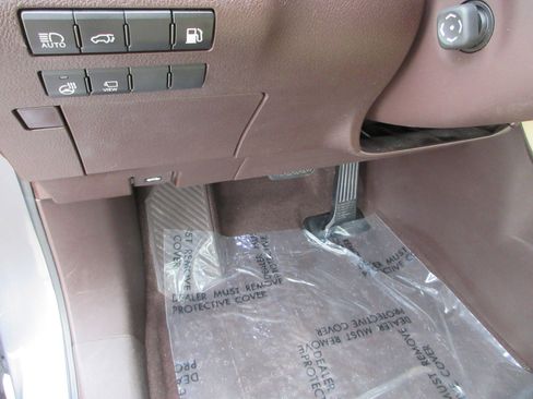 Used 2017 Lexus RX 450h AWD w/ Luxury Package image 32