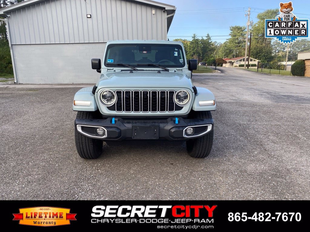 Used 2024 Jeep Wrangler Unlimited Sahara w/ Technology Group AWD/4WD image 2