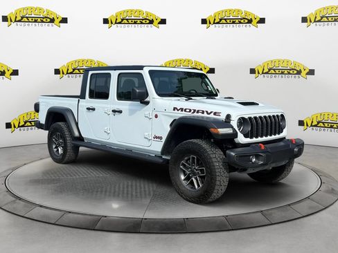 Used 2025 Jeep Gladiator Mojave w/ Safety Group AWD/4WD image 7