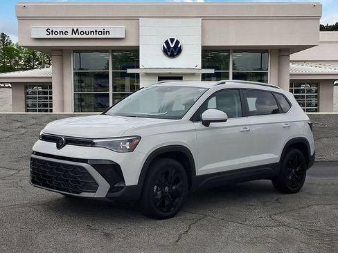 New 2026 Volkswagen Taos SE FWD image 1