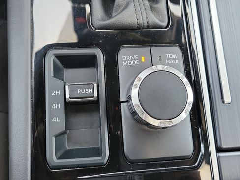 Used 2024 Toyota Tundra Platinum AWD/4WD image 35