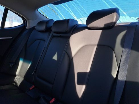 Used 2023 Genesis G70 2.0T image 8