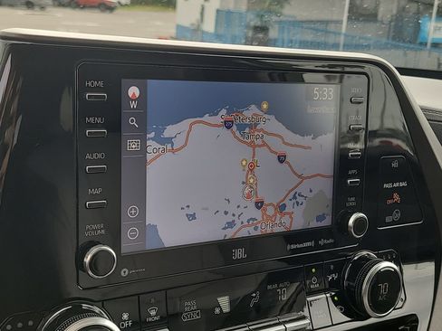 Used 2020 Toyota Highlander Limited FWD image 24