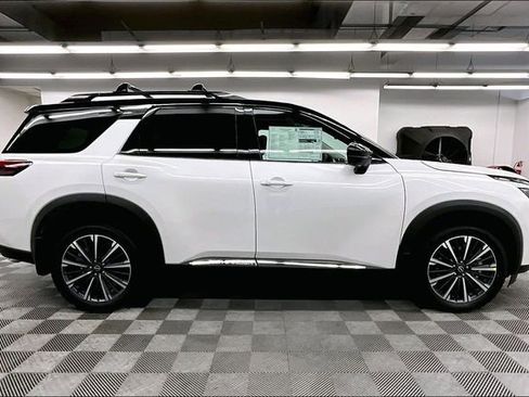 New 2026 Nissan Pathfinder Platinum image 19