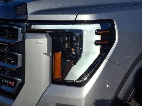 Used 2024 GMC Sierra 3500 AT4 w/ AT4 Preferred Package AWD/4WD image 9