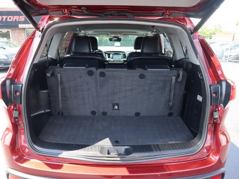 Used 2019 Toyota Highlander SE AWD/4WD image 14