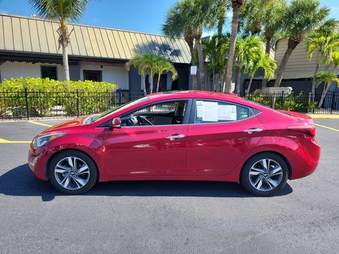 Used 2014 Hyundai Elantra Limited w/ Option Group 03 FWD image 10