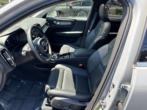 Certified 2025 Volvo XC40 B5 Plus AWD/4WD image 20
