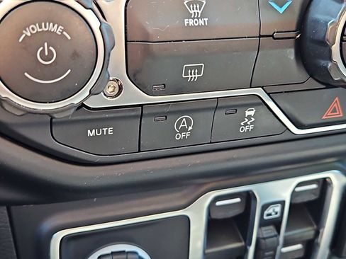 Used 2022 Jeep Gladiator Sport image 16