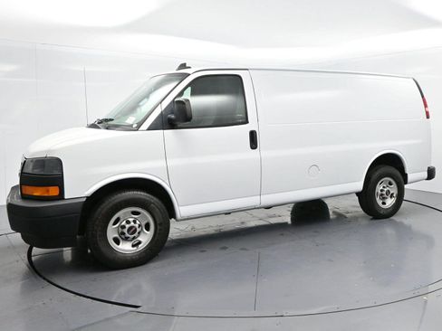 Used 2018 GMC Savana 2500 w/ Enhanced Convenience Package RWD image 4