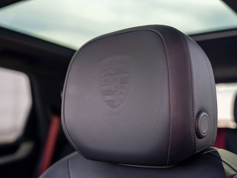 Certified 2025 Porsche Cayenne E-Hybrid AWD/4WD image 13