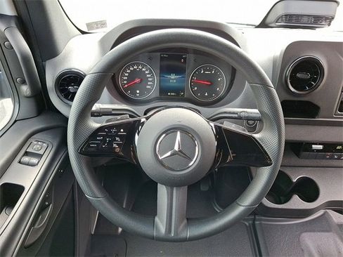 Used 2025 Mercedes-Benz Sprinter 2500 image 19
