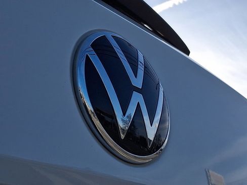 Used 2022 Volkswagen Taos SE image 29