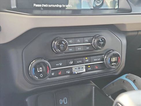 Used 2023 Ford Bronco Wildtrak AWD/4WD image 12